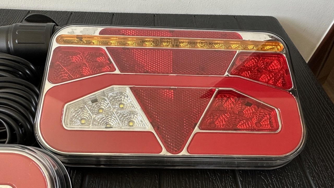 Tylne Światła LED Przyczepa 12-30V 60 Diod 6 Funkcji E9 E57