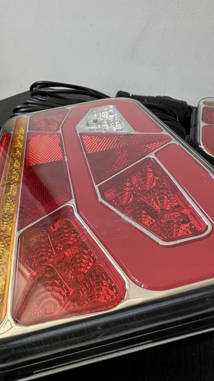 Tylne Światła LED Przyczepa 12-30V 60 Diod 6 Funkcji E9 E57